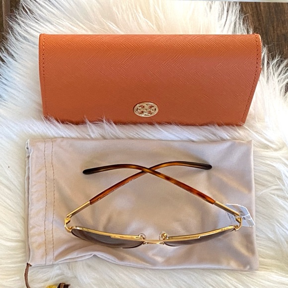 🆕 Tory Burch Sunglasses - Picture 7 of 9